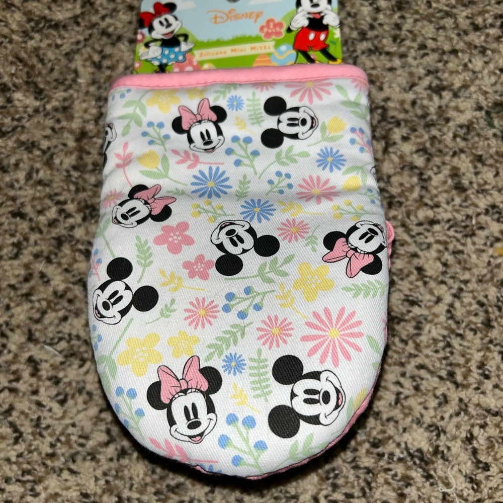 Mickey Mouse and Minnie Mouse Spring Floral Oven Mitts